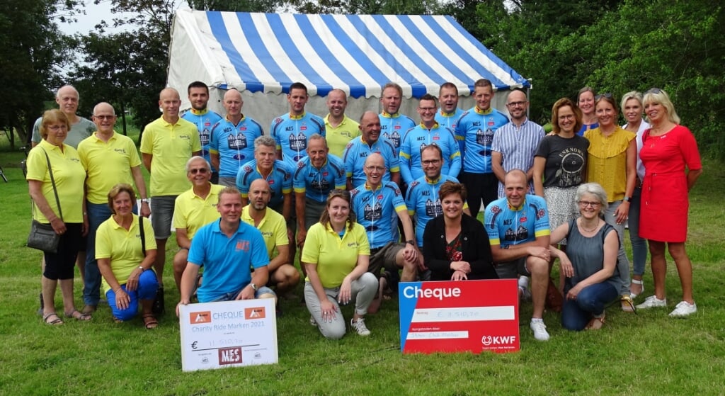 Zaterdag 19 juni 2021 ging de Strava Club Marken voor de ultieme uitdaging: 325 kilometer op de racefiets om geld in te zamelen voor de Marker Evenementen Stichting (MES) en KWF Kankerbestrijding (KWF).  