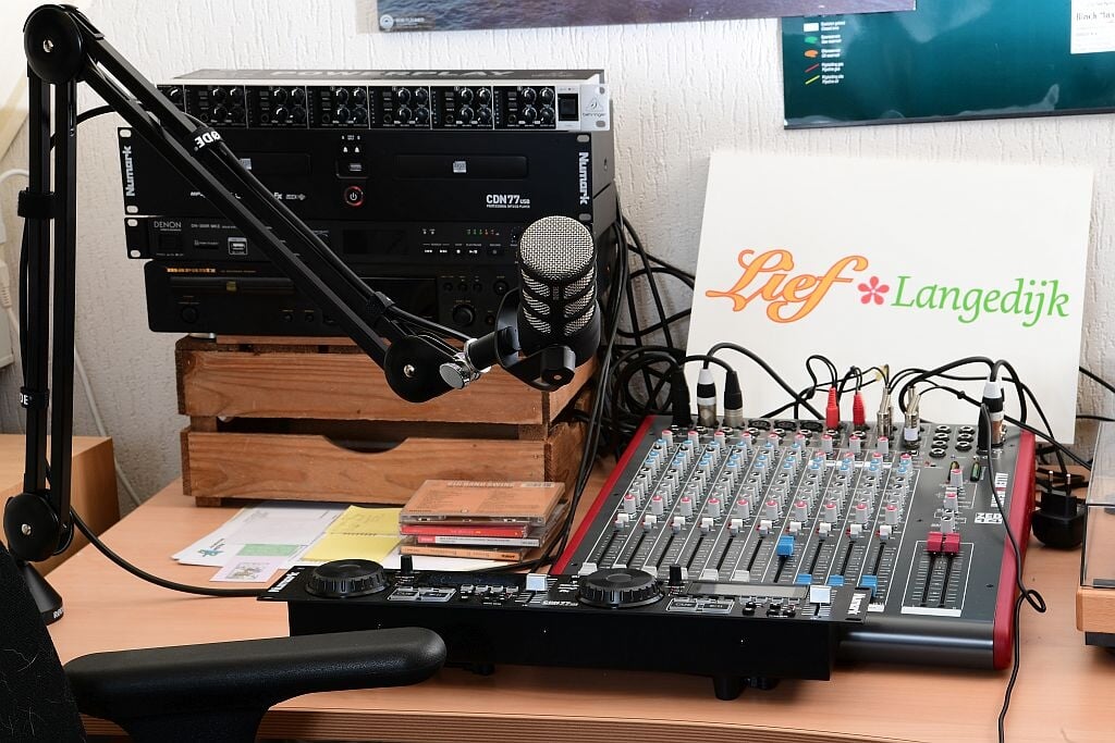 Op zaterdag 31 juli start er een nieuw programma op internetradiostation VisualFM: Effies Beurze. 