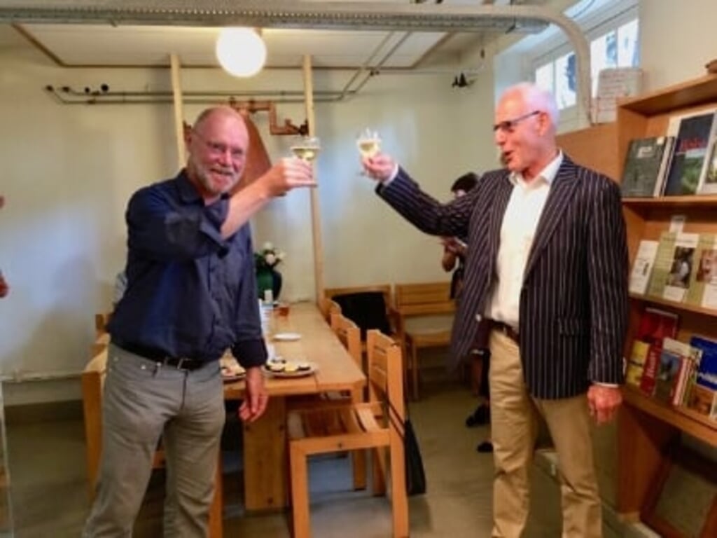 Herman Kaptein en Paul Morsch klinken alcoholvrij en op afstand.