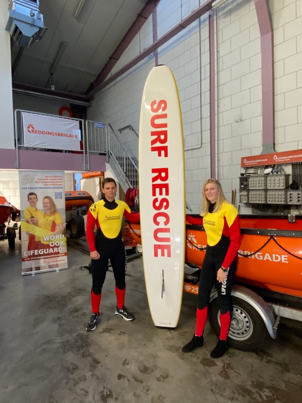 Lifeguards delen hun ervaringen tijdens de open dag.