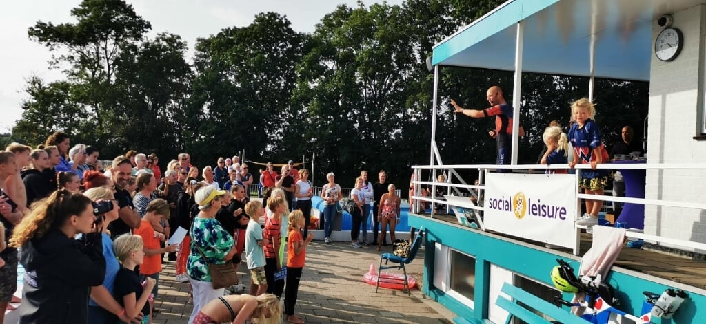 Maarten van der Weijden had een grandioos publiek tijdens de sport en spel middag.