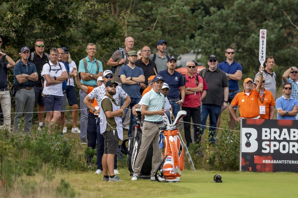 18/09/2021 European Tour 2021. Dutch Open, Bernardus Golf, Cromvoirt, Netherlands. 16-19 Sep. Daan  Huizing of Holland at the teebox with spectators during the third round.