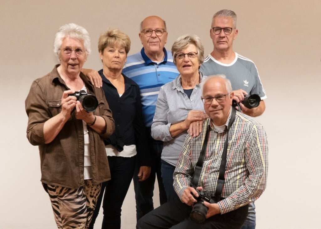 Een aantal leden van de Fotokring Heemskerk bij elkaar. 