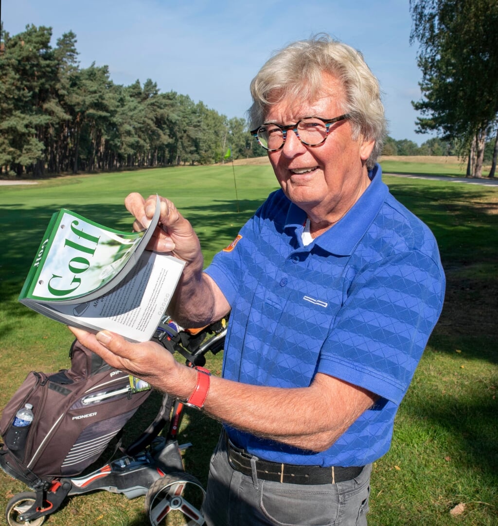 Leo van de Ruit met zijn Golfscheurkalender 2022.