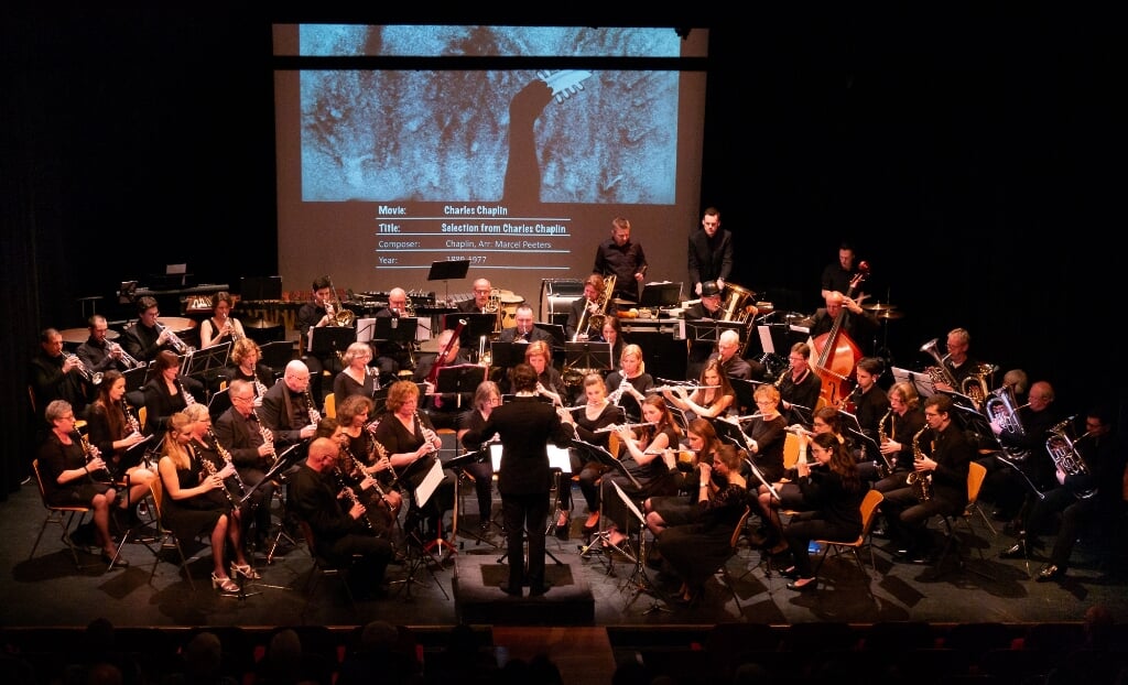 De Alphense Harmonie Arti start richting kerst een nieuw projectorkest: Goud Arti.