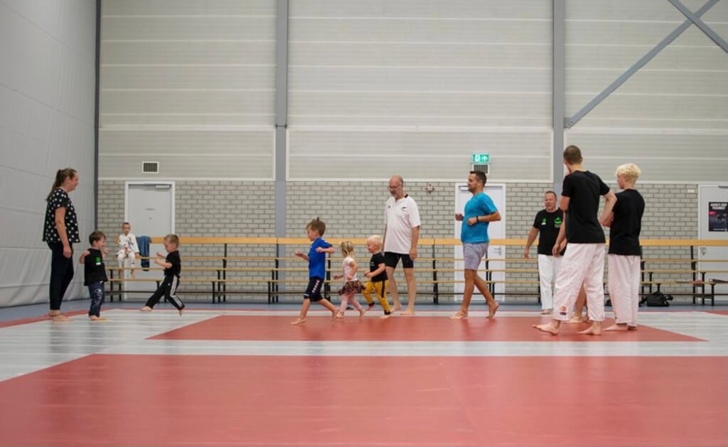 Ouder en kind sporten samen bij Tuimel Appeltjes.