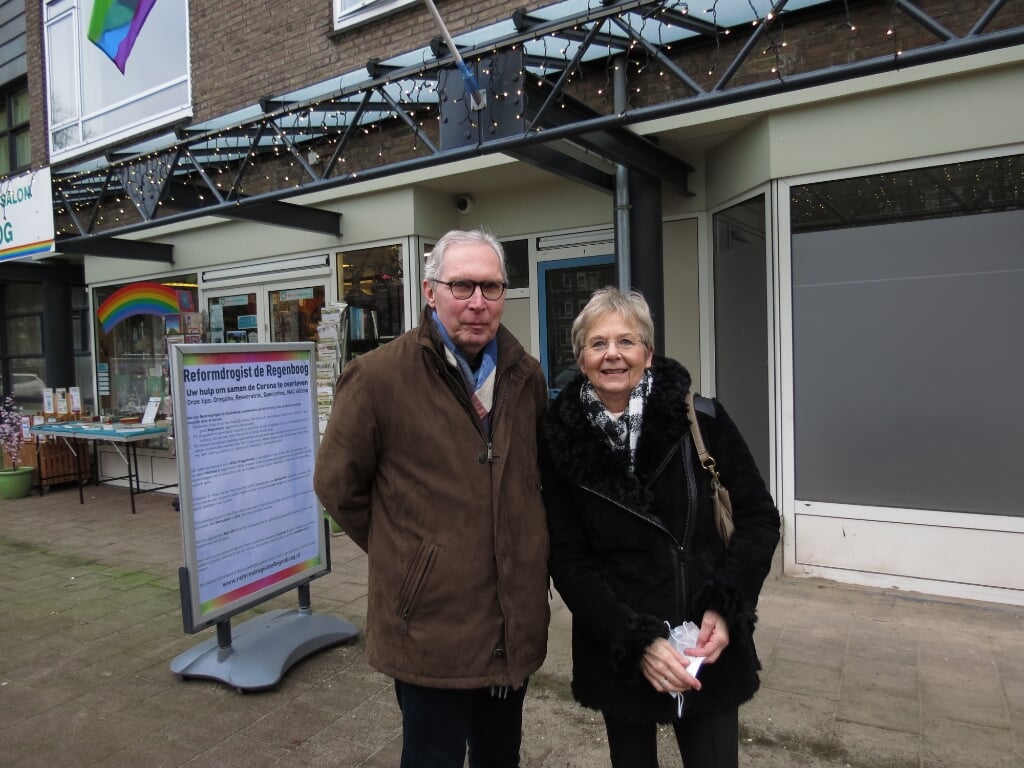 Juust (76) en Noor (68) willen weten hoe de politieke partijen in Rijswijk denken over groenvoorzieningen en leegstand