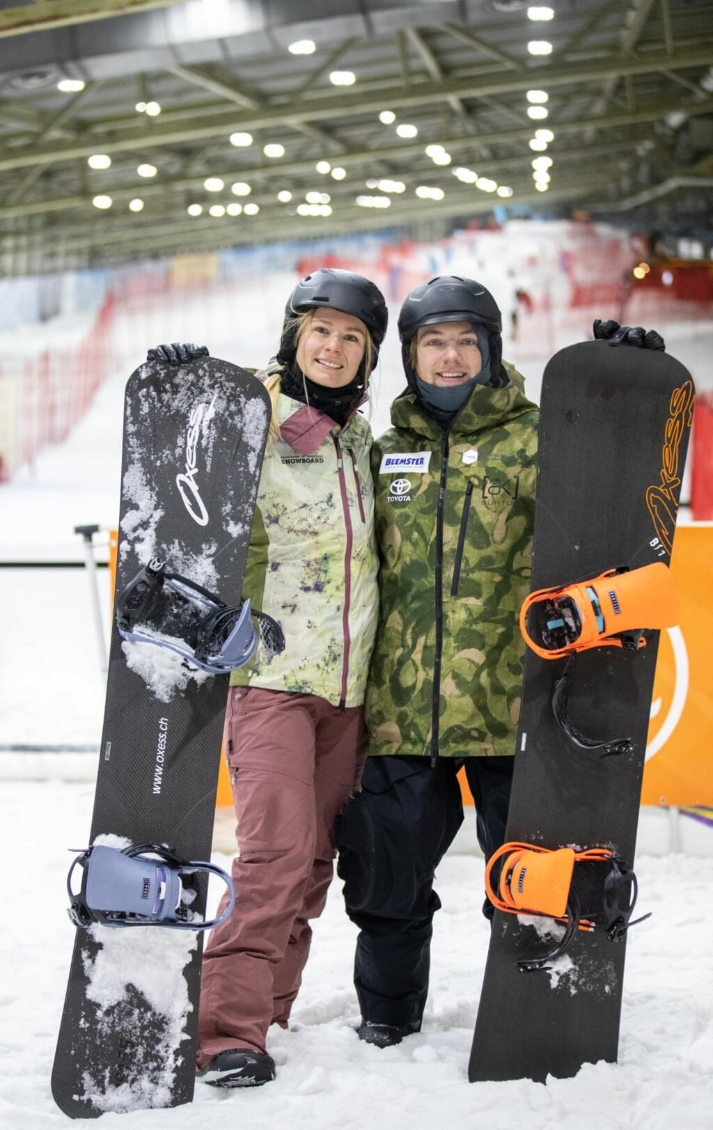 Snowboarders Lisa Bunschoten en Chris Vos. 