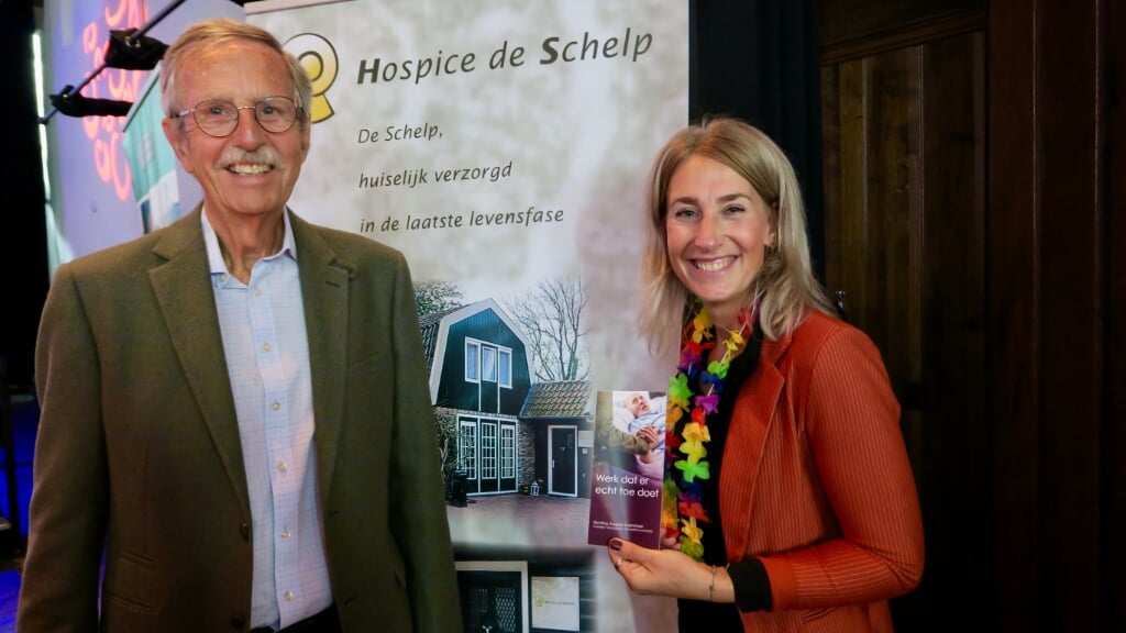 Coördinator Helma Geisink en bestuurslid Frits Boom van hospice Zaanstreek.  