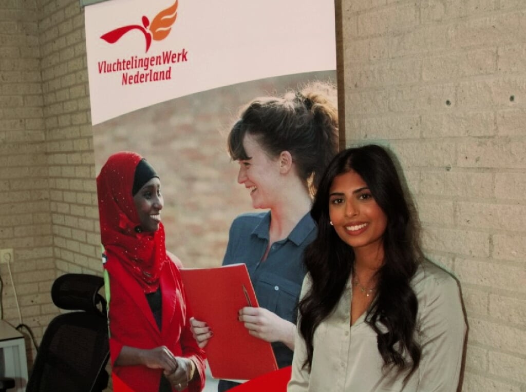 Radhika Kaushal begeleidt voor VluchtelingenWerk Nederland mensen in Naaldwijk.