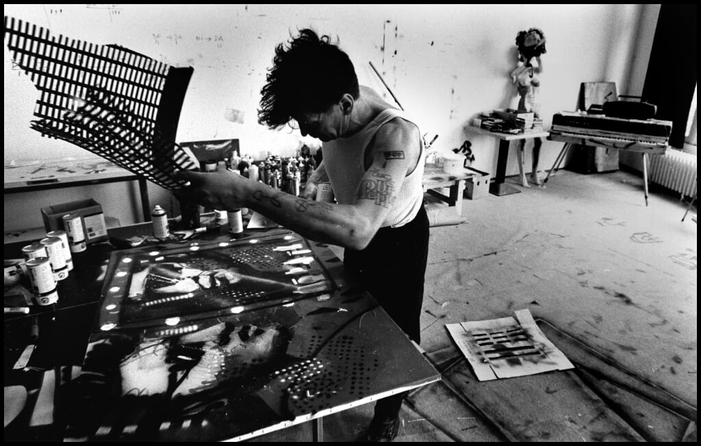 Herman Brood in zijn atelier in Amsterdam, op dinsdag 12 april 1994.