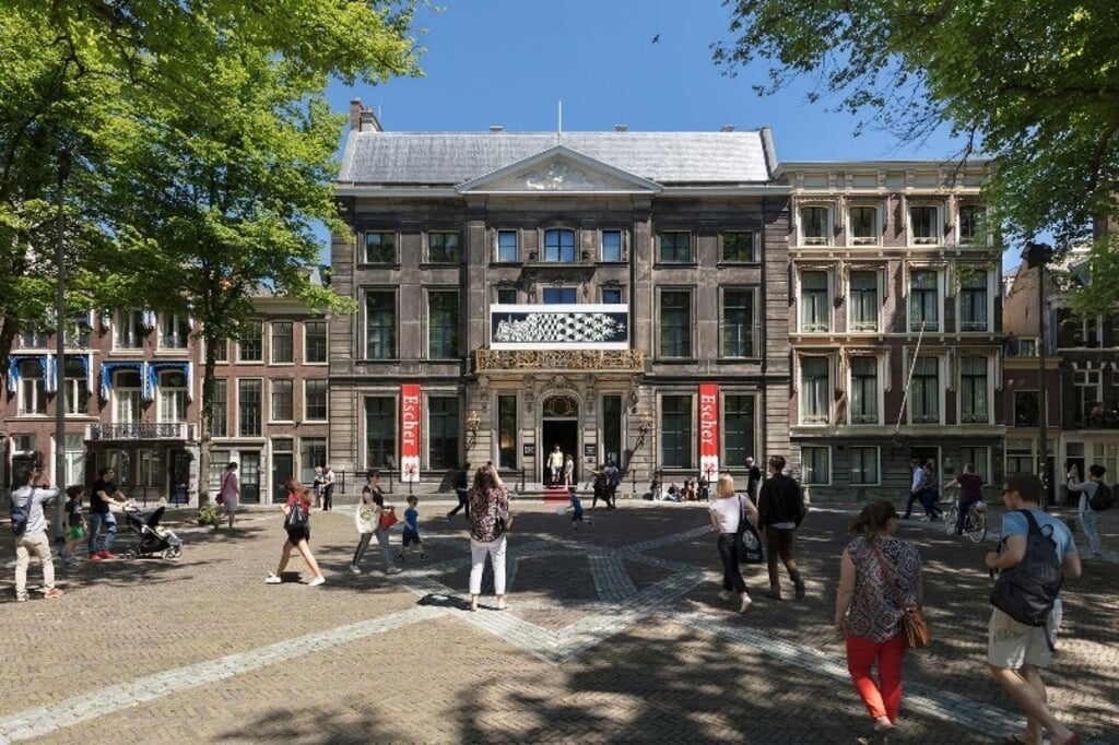 Op 16 november 2002 werd Escher in Het Paleis geopend door premier Balkenende.