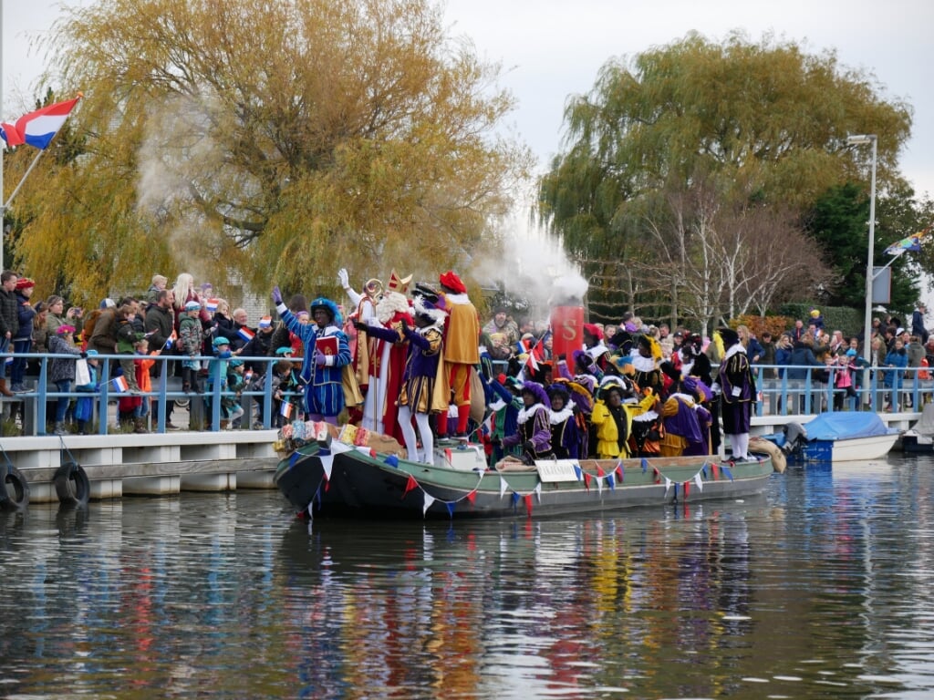 Sinterklaas had tijdens de intocht in Monster in 2019 nog volop zwarte Pieten bij zich.