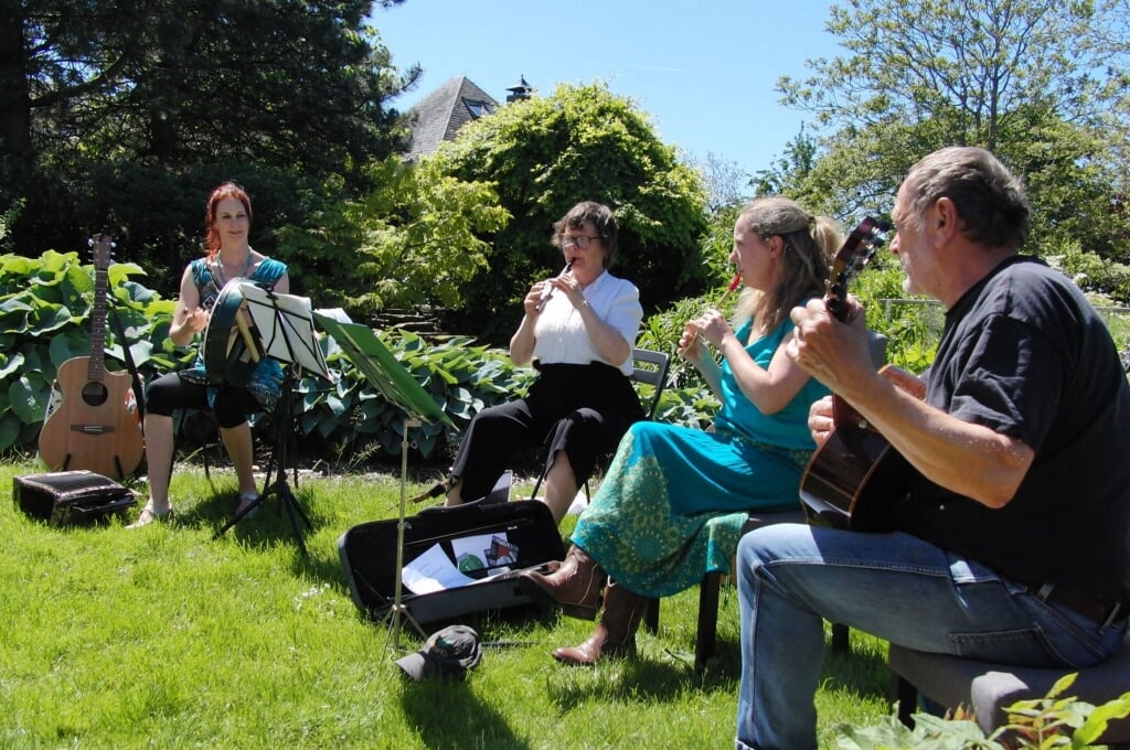 Folkgroep Baloney Celtic Music speelt een Iers- en Schots programma.