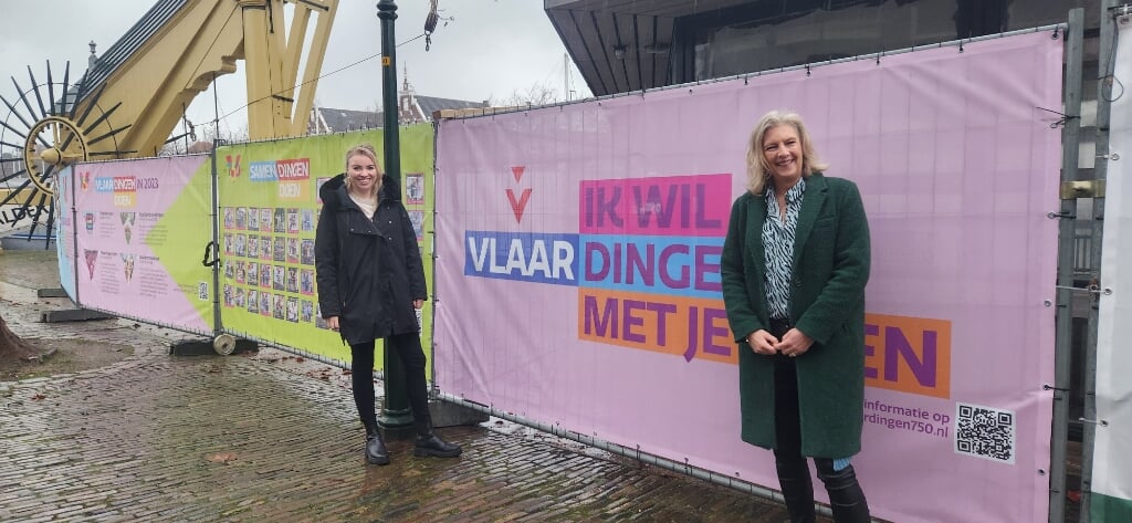 In aanwezigheid van wethouder Lianne van Kalken en museumdirecteur Leanne Selles, werden deze week doeken geplaatst op de bouwhekken.
