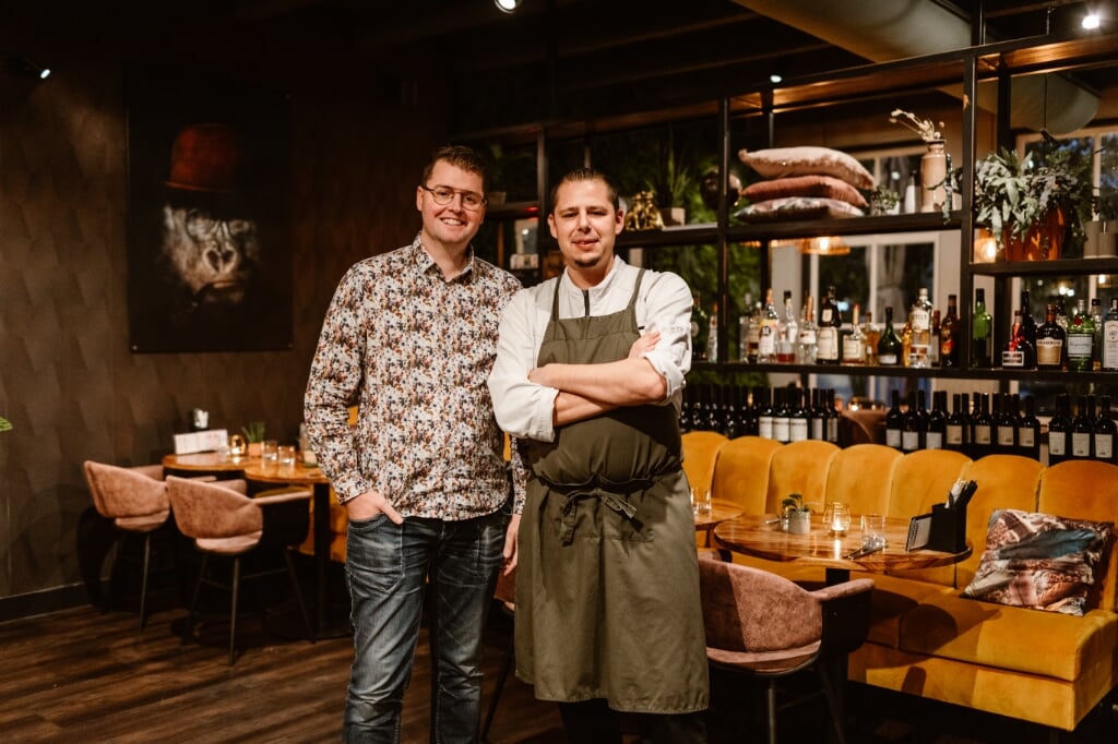 Dennis de Winter (l.) en Collin van Sabben in het restaurant van Chapter.
