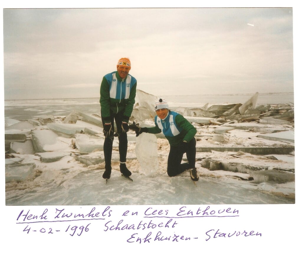 Henk Zwinkels en Kees Enthoven op het IJsselmeer in 1996.