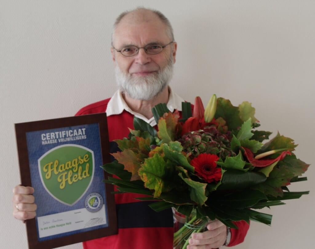 Peter werd Haagse Held op 18 oktober 2013. Hij kreeg het certificaat voor zijn vele vrijwilligerswerk op Ypenburg 