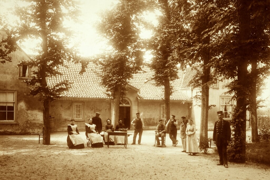 In het Armhuis naast de Abdijkerk werden in de negentiende eeuw ook gevangenen ondergebracht.