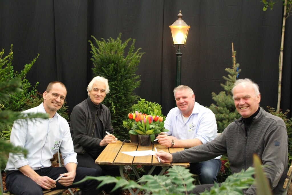 Op de foto van links naar rechts: Hans Cok, Michiel Gerritsen, Taaf Rosbergen en Jan de Vries.