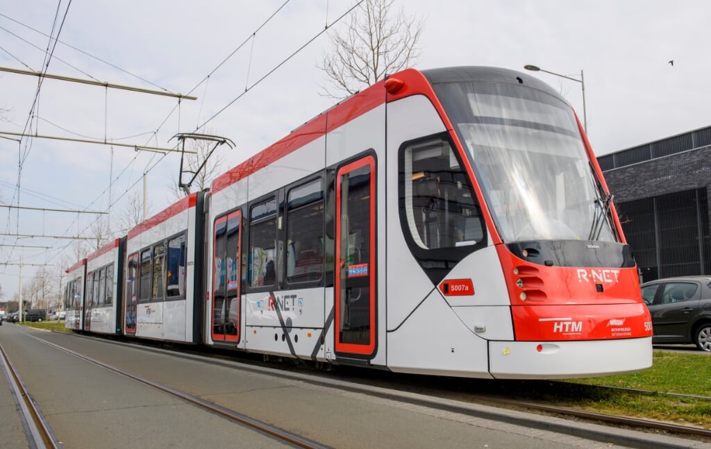 Door de wit-rode kleur is de tram volgens HTM beter zichtbaar.