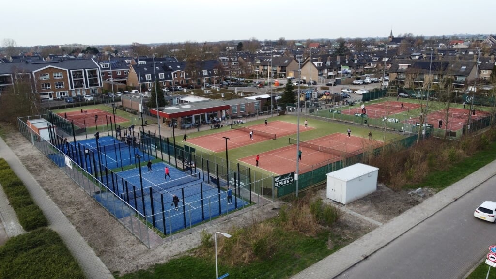 De Benthuizer TennisClub (BTC) opent de nieuwe padelbanen op zaterdag 2 april.