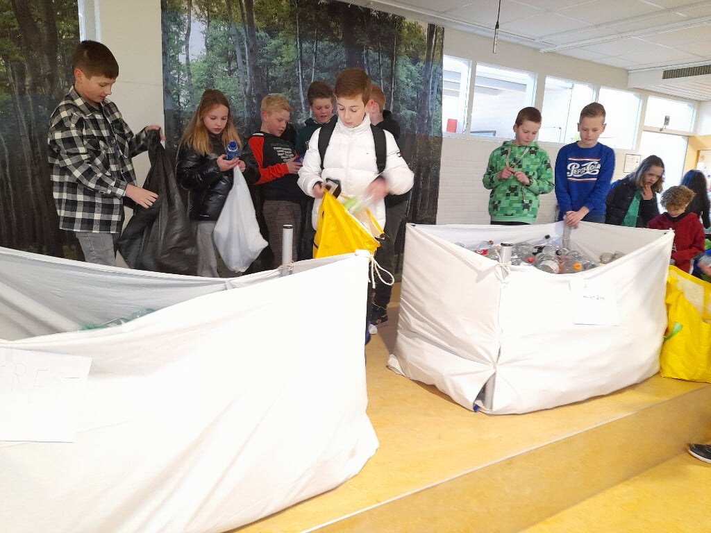 De leerlingen van basisschool Het Spinnewiel in Alphen aan den Rijn komen in actie.