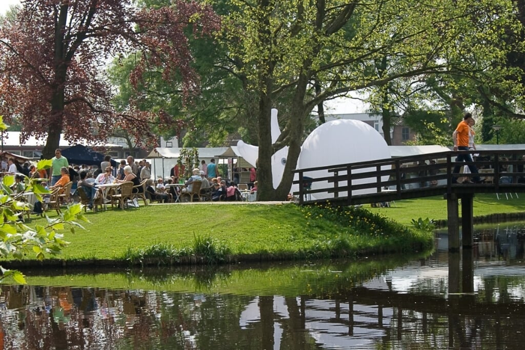 Parkkunst is na twee jaar terug op Koningsdag in Park Rijnstroom in Alphen. 