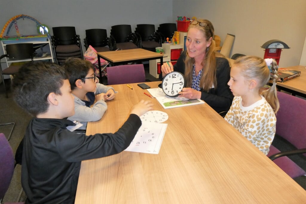 Kinderen leren spelenderwijs beter Nederlands spreken en schrijven. 
