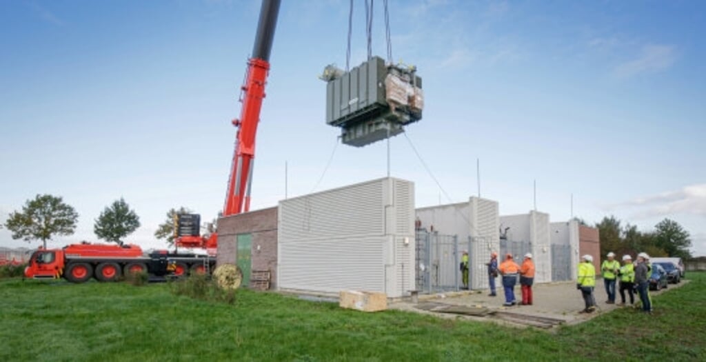 In Zuid-Holland neemt netbeheerder Liander de komende drie jaar twee nieuwe elektriciteitsverdeelstations en extra capaciteit op drie bestaande stations in gebruik.