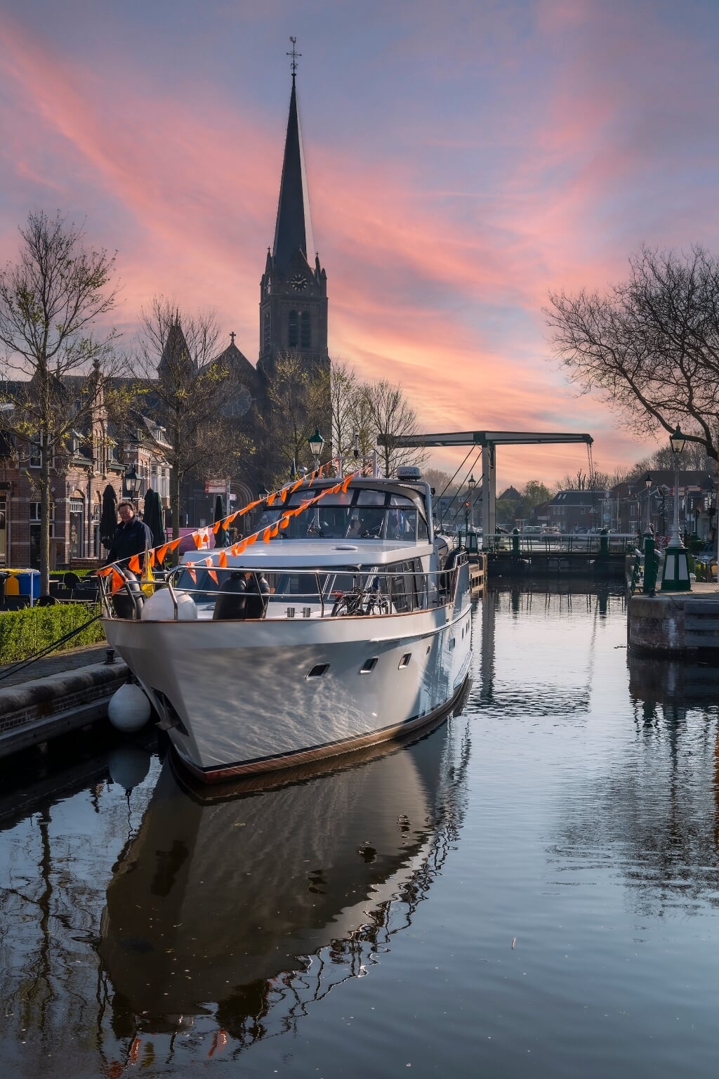 De opening van het toeristisch (vaar)seizoen zet Leidschendam-Voorburg in een oranje gloed. 