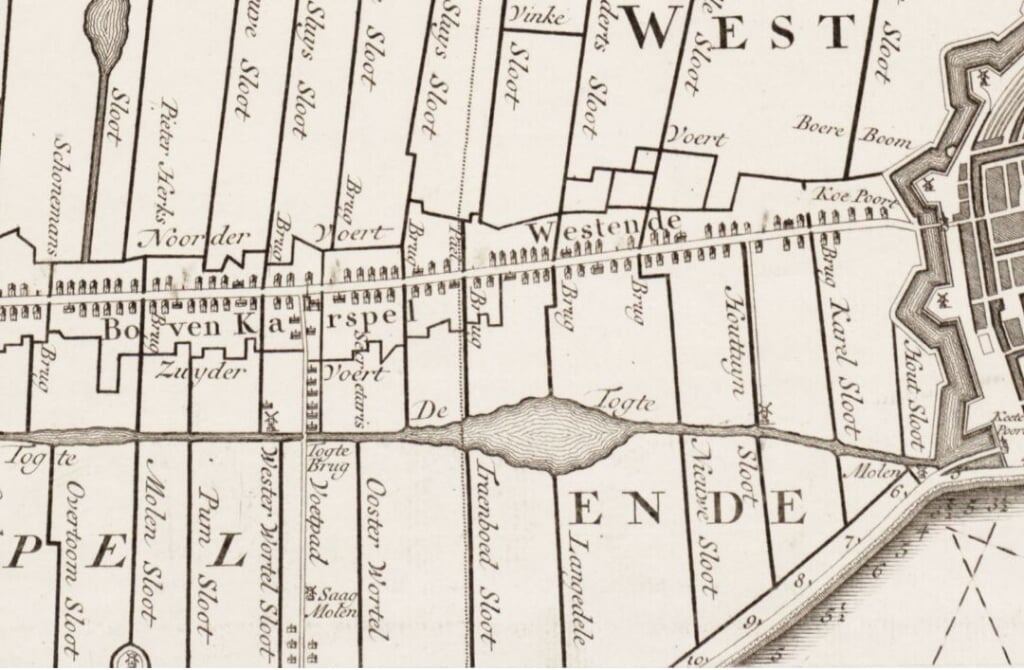 Detail van een kaart uit 1743 van het dijkgraafschap Drechterland. Rechts is een deel van de Enkhuizer vestingwal zichtbaar. Links van het midden is de Tochtbrug in Bovenkarspel afgebeeld.