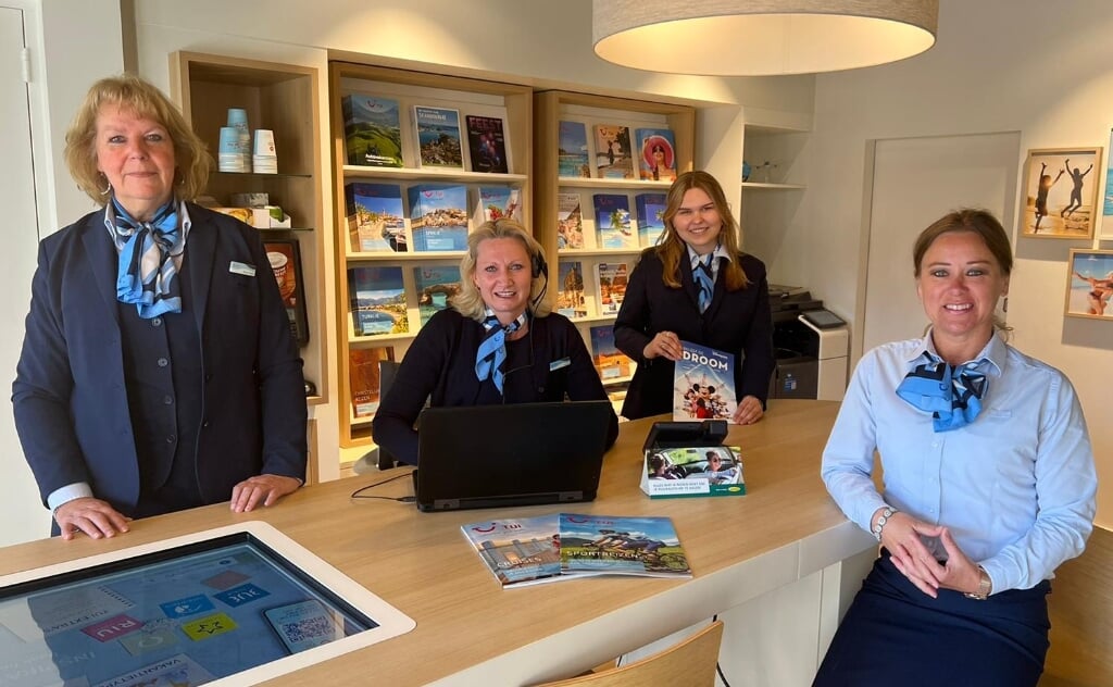 Ervaren reisprofessionals staan bij reisbureau TUI aan het Aagje Dekenplein in Hoorn klaar om te helpen bij het samenstellen en boeken van de mooiste reizen.