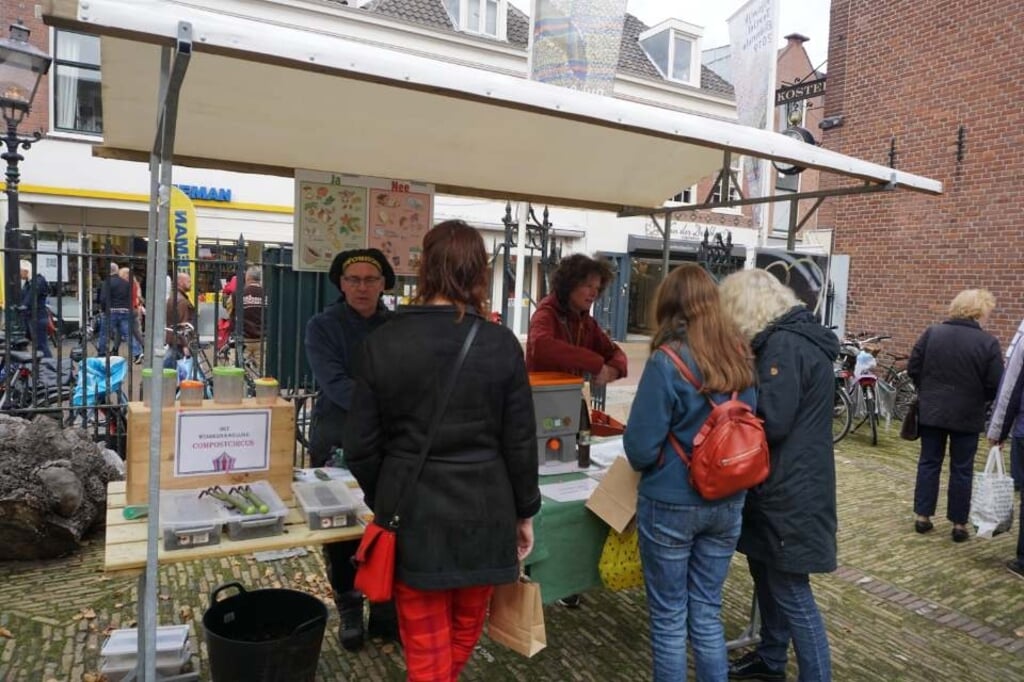 Het Groencafé en de groenmarkt bij Museum Rijswijk.