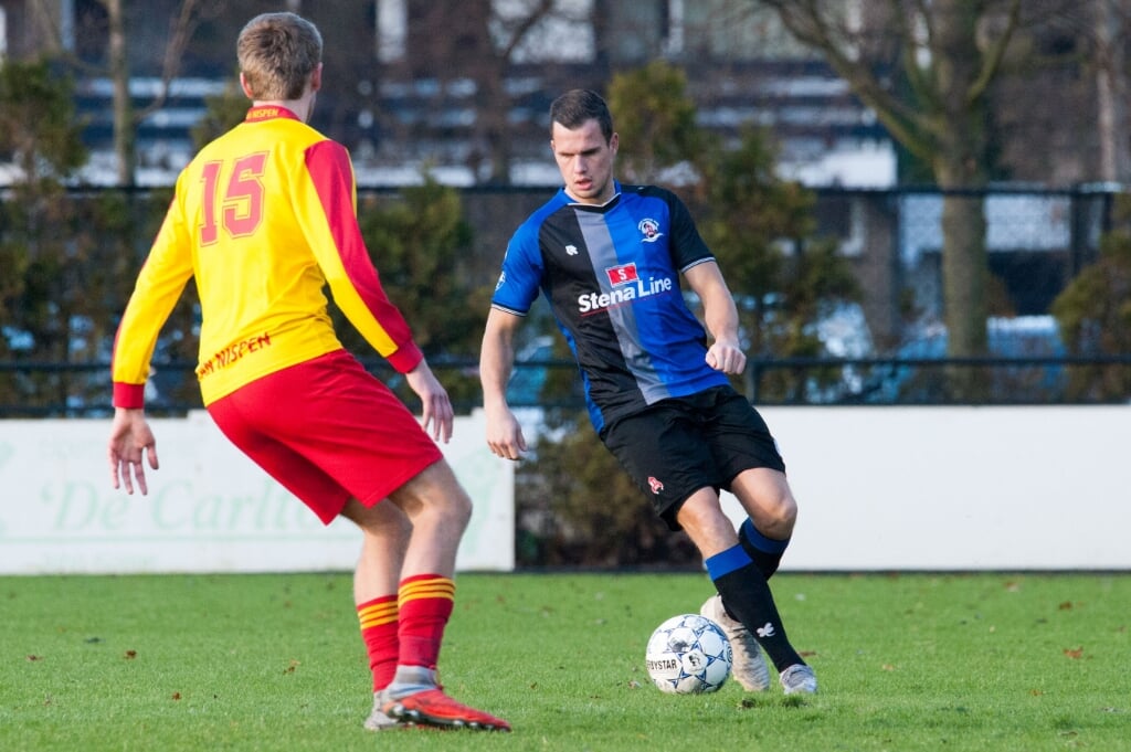 Kay van den Bos (rechts) tekende voor 1-1 bij Van Nispen.