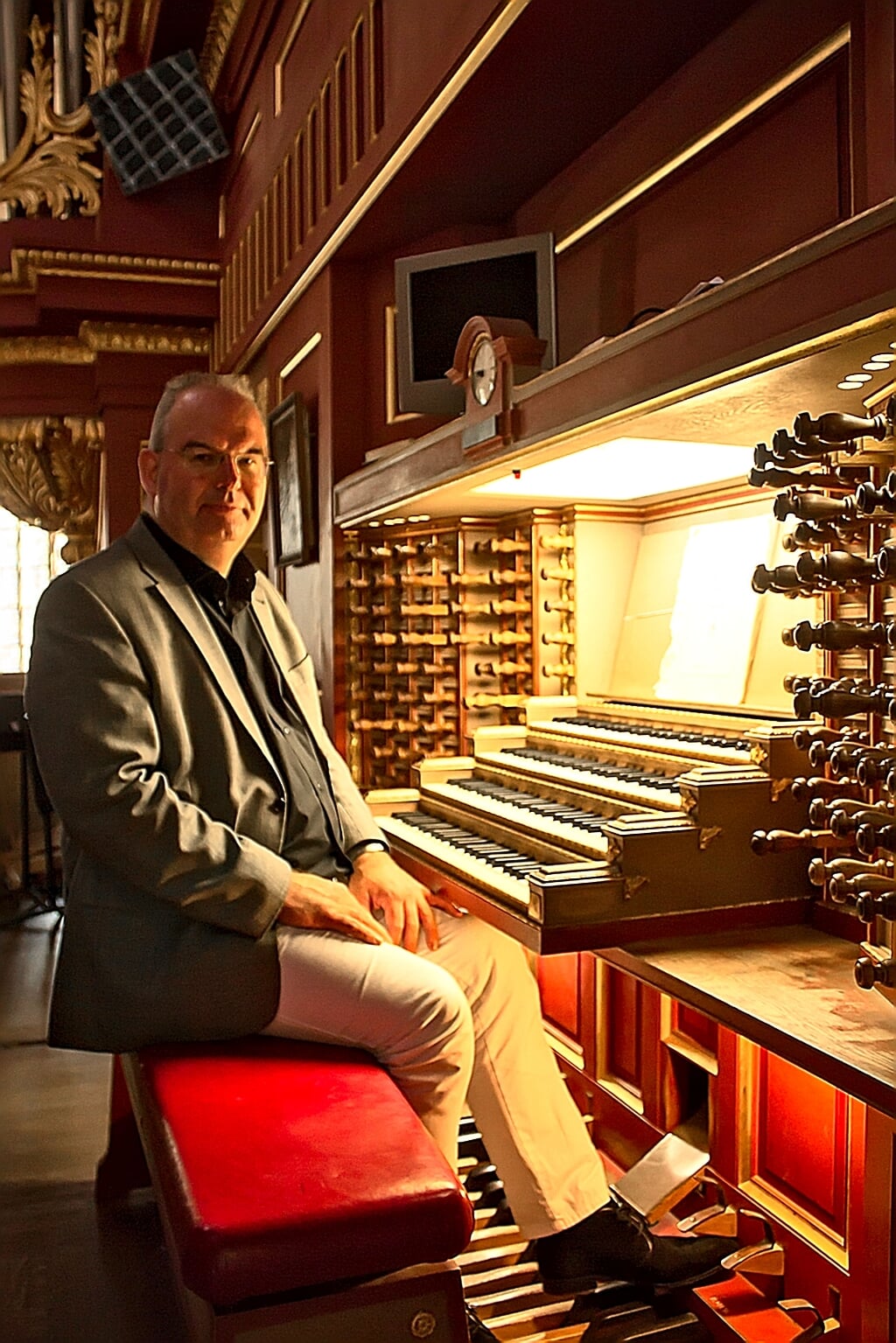 Willem Harold Boog bespeelt op vrijdag 17 juni het orgel van de Grote Kerk van Westzaan.  