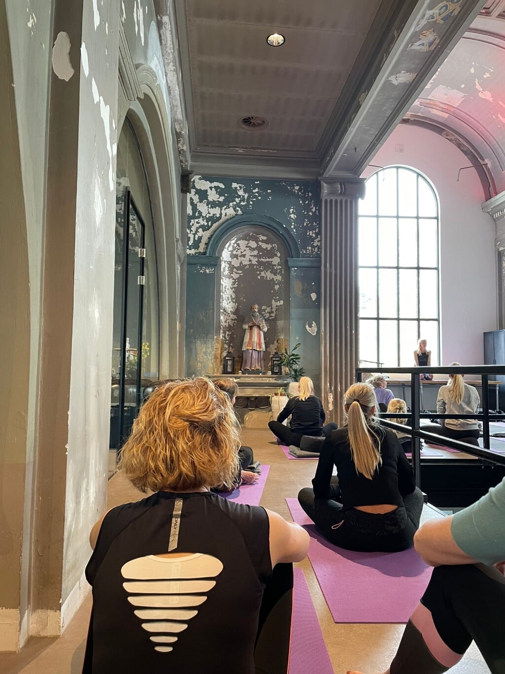 Maak kennis met (yin) yoga in de Blokkerk in Blokker.