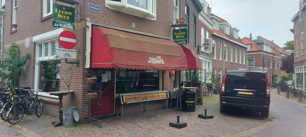 Café de Vijfhoek van Niels Weijers voor openingstijd.