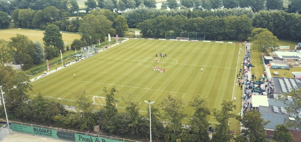 De Alkmaarders spelen de eerste wedstrijd van de oefencampagne in Dirkshorn.