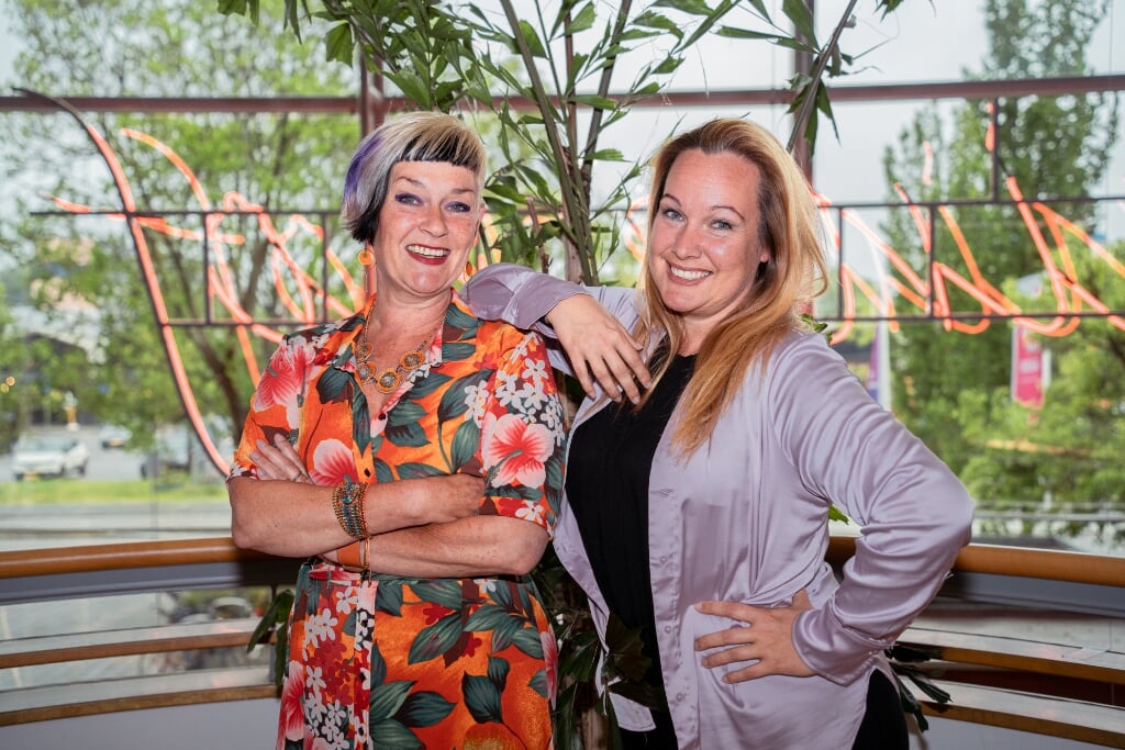 Ellen van den Berg en Megan de Vries zorgen voor de muziek en dans bij Pas Halverwege.
