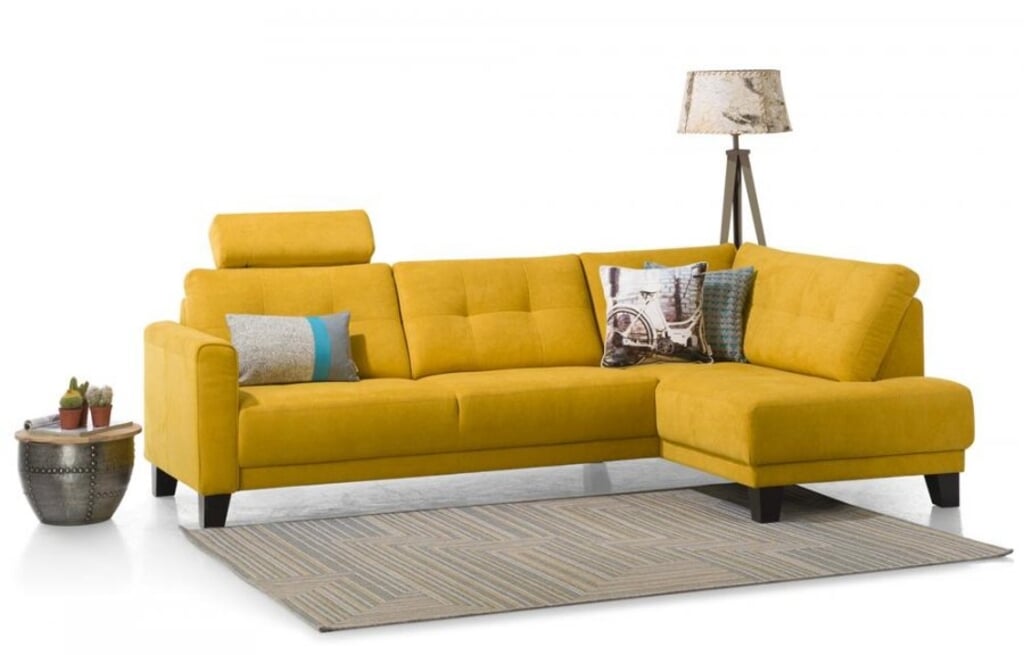 Klassieke meubels worden zoveel mogelijk naar originaliteit opnieuw gestoffeerd.