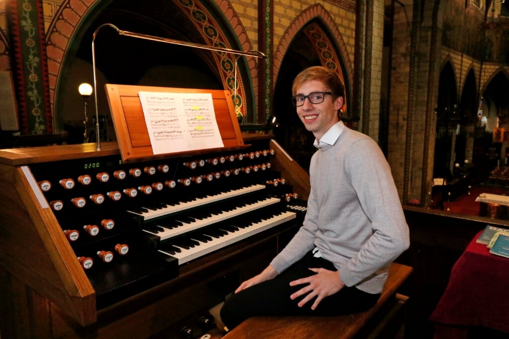 Organist Gert van Hoef.