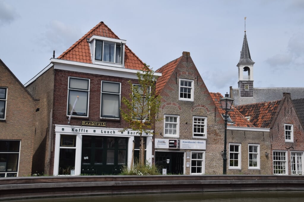 Het Raadhuis aan de Dorpsstraat; ooit het onderkomen voor raadsleden van Schipluiden. 