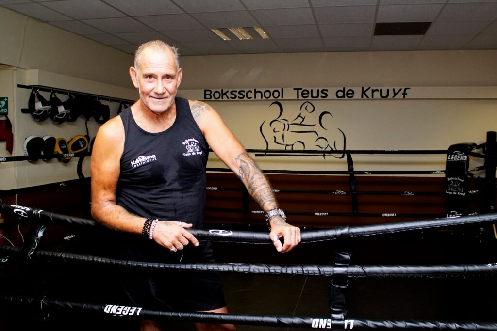 In de boksschool van Teus de Kruyf is er voor iedereen een plek om te trainen, ook voor mensen met Parkinson. 