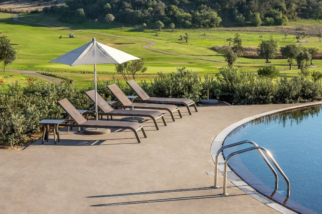 Het Nau Morgada Golf Hotel aan de Portugese Algarve beschikt over drie banen van achttien holes.