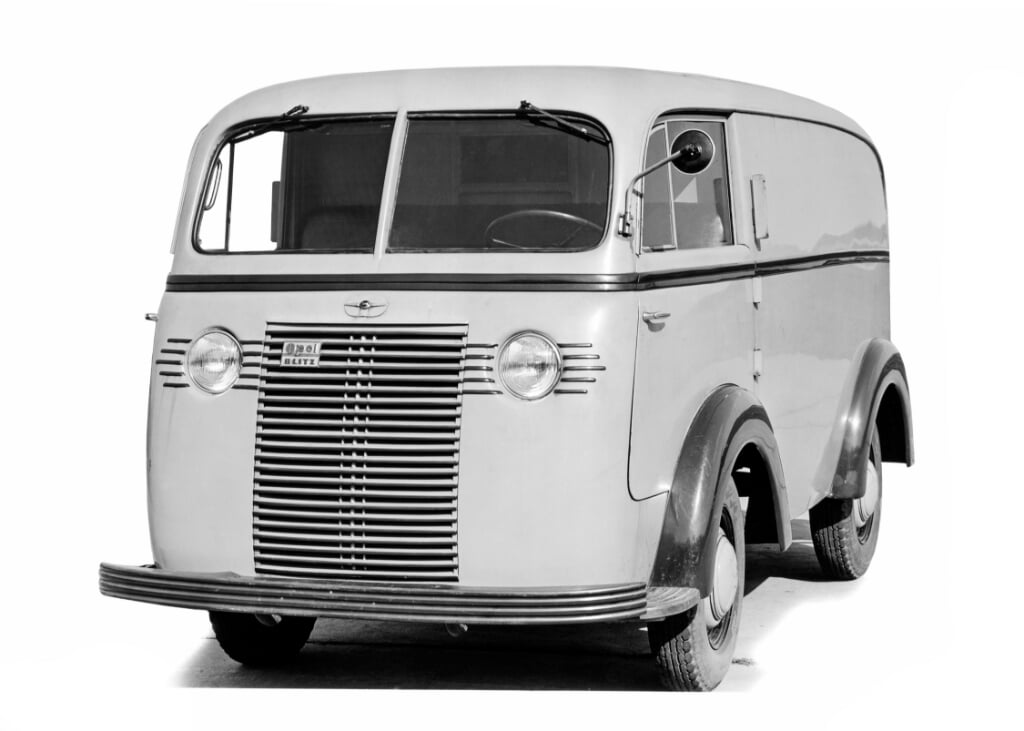 De Opel Lieferwagen 1.5-23 COE (Cab over engine) uit 1937.