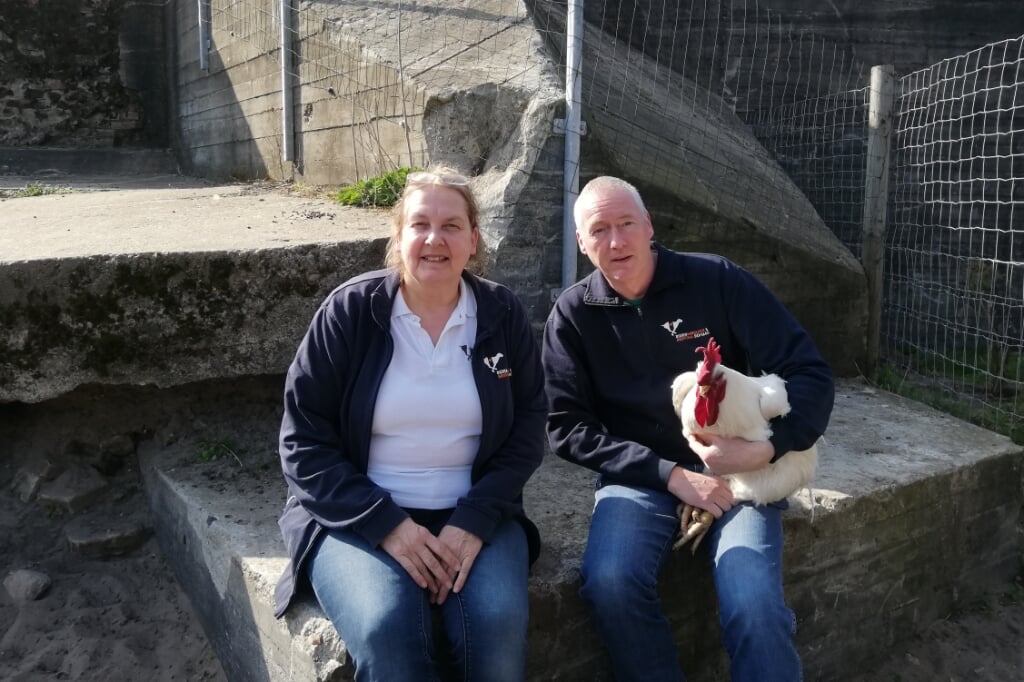 Yvonne van Laar en Edwin de Pierre werken al sinds 1995 bij de dierenambulance.