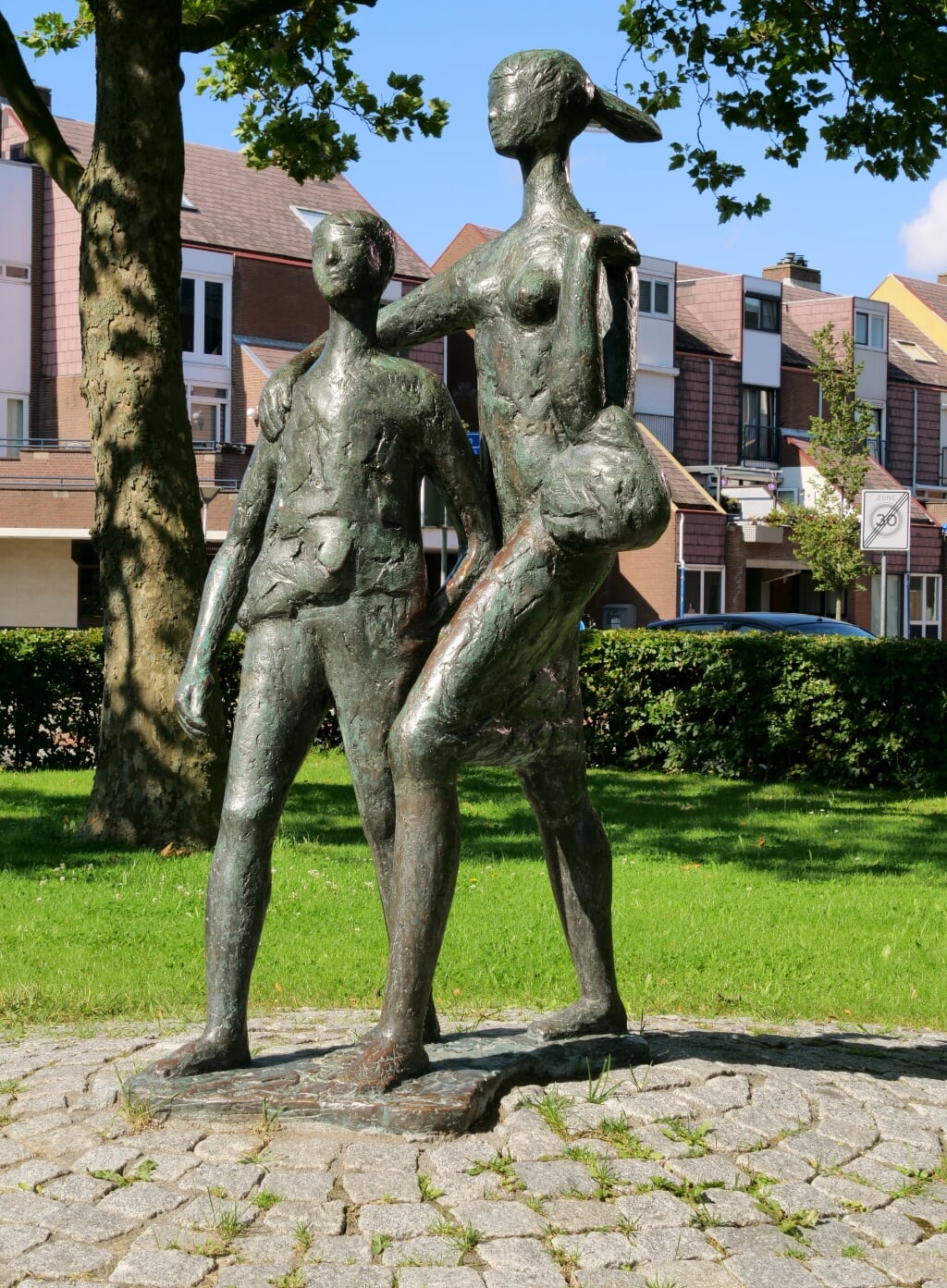 Het bronzen beeld Kindergroepje van kunstenaar Sybille Krosch. 