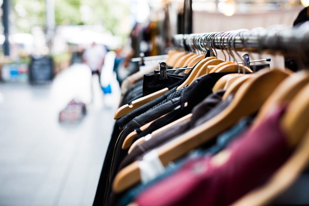 Het Leger des Heils in Bovenkarspel verkoopt zaterdag 3 juni nieuwe kleding.