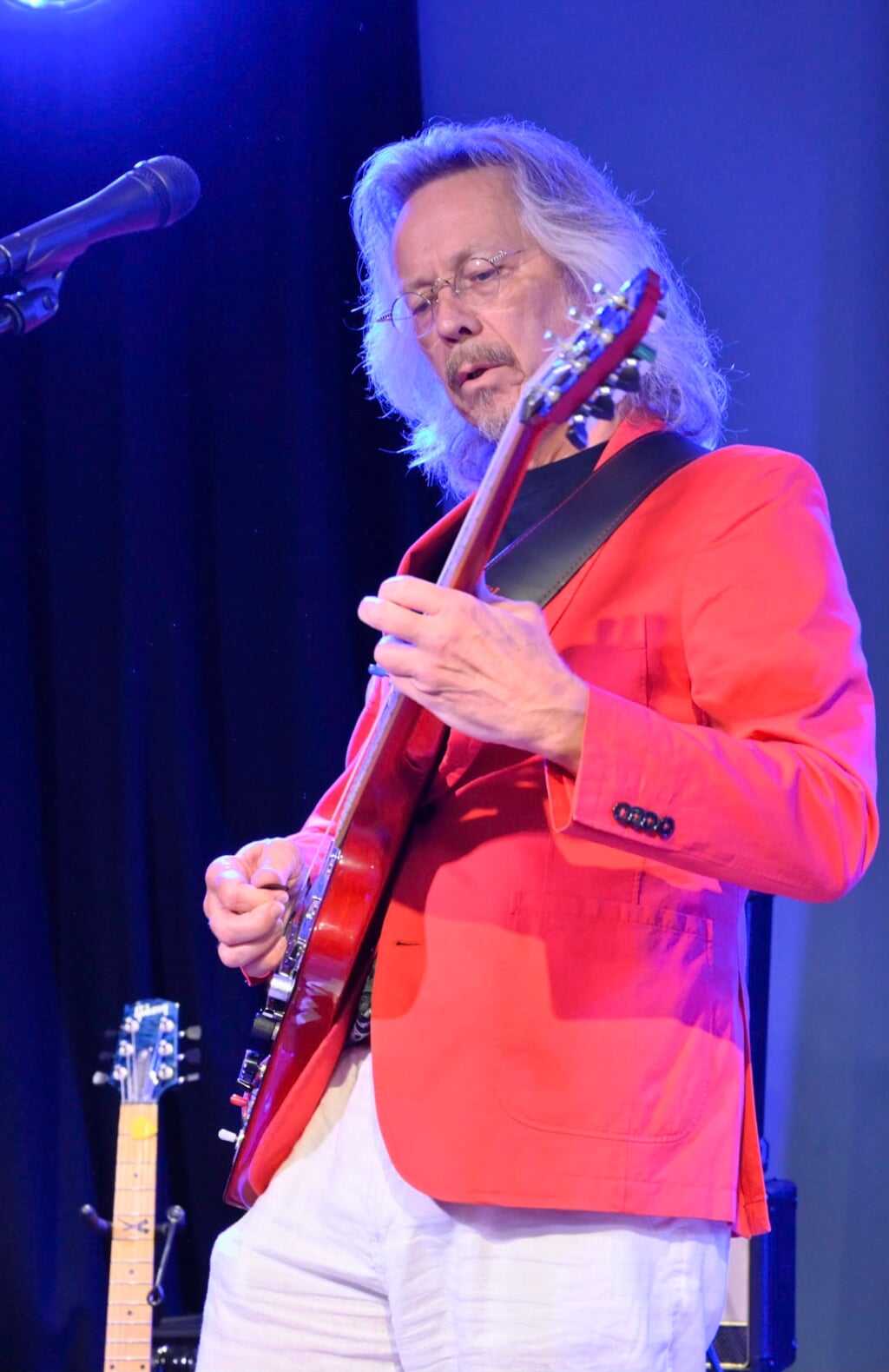  Ronn van Etten speelt songs van Eric Clapton.